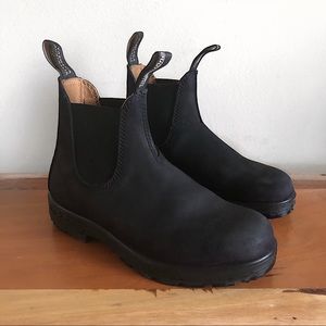 Blundstone Chelsea boots in Matte Black